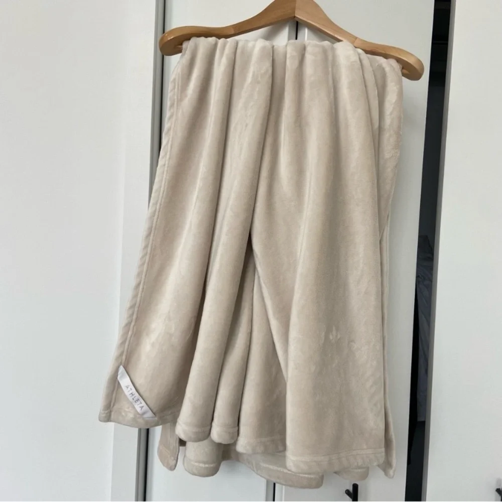 🍁Athleta Fleece Blanket “Double Cozy Karma” 54x70